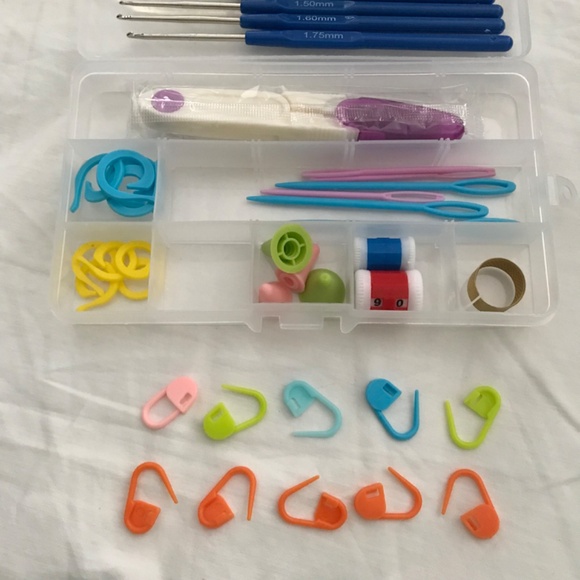 NEW Crochet Set Kit Beginner 8 Hooks 0.6mm to 1.75mm Amigurumi - Picture 2 of 6